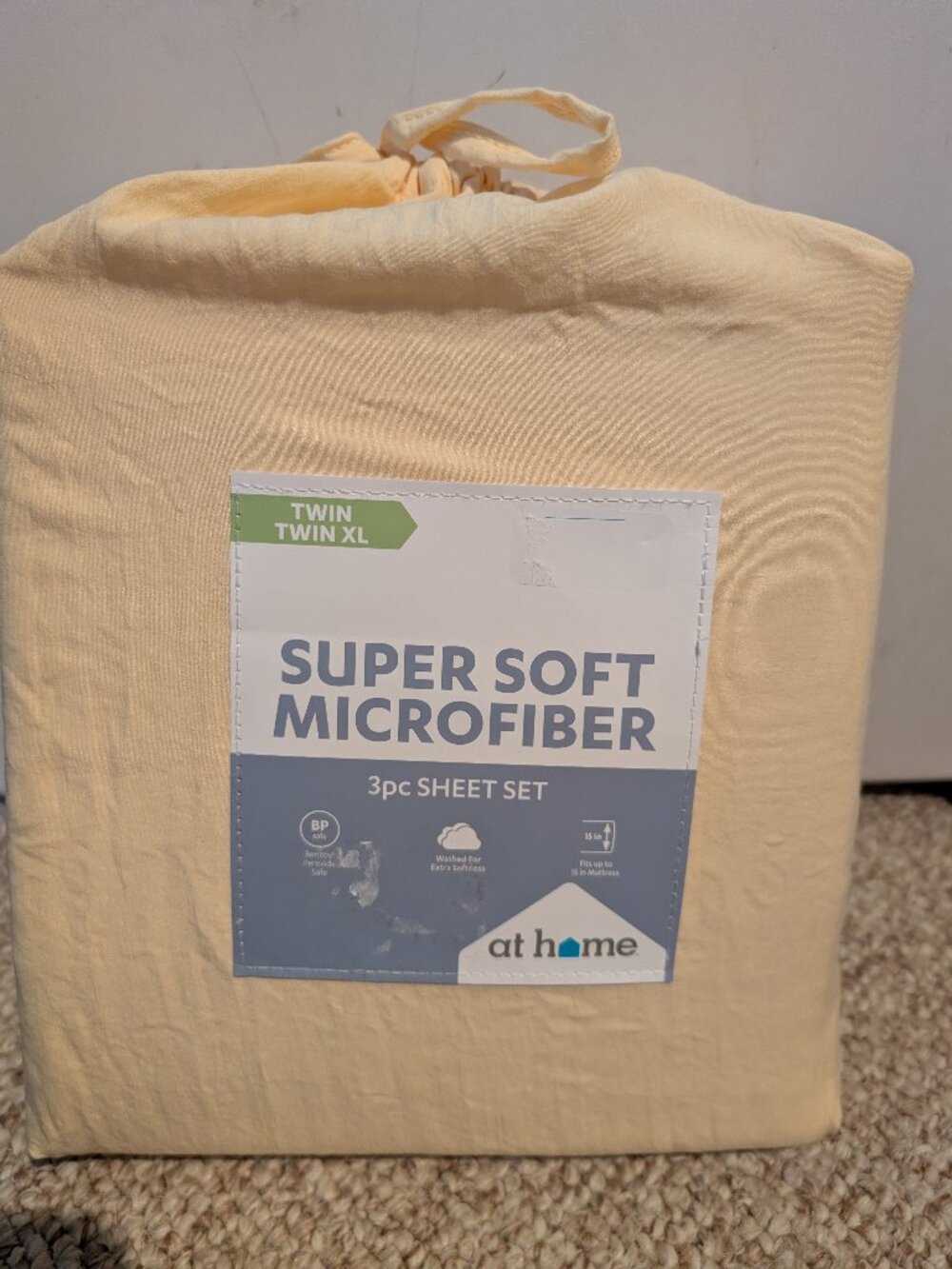 NWT Super soft microfiber 3 piece sheet set twin twin XL yellow